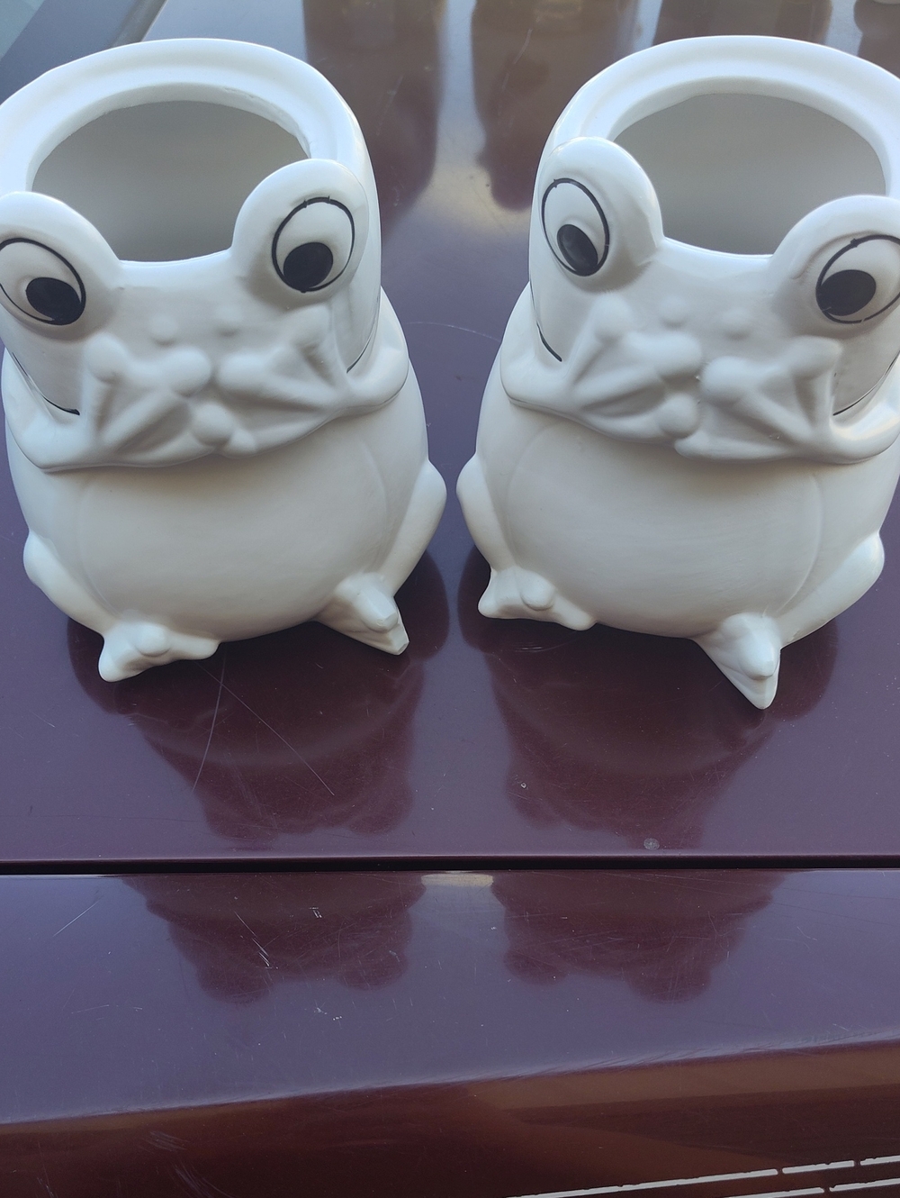 White Frog Ceramic Small Pet Feeder or Planter - Set of 2